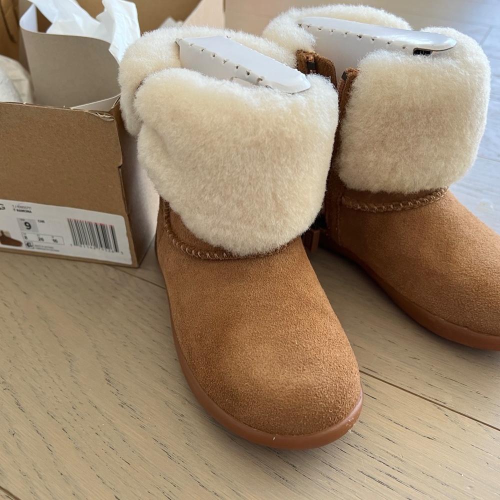 NWT Ugg Ramona Girls Fur Lined Winter Boots, Tan, Size 9